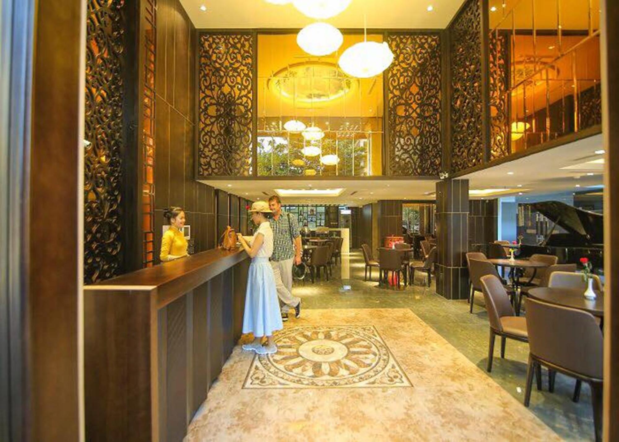 Palazzo Luxury Hotel Дананг Екстер'єр фото